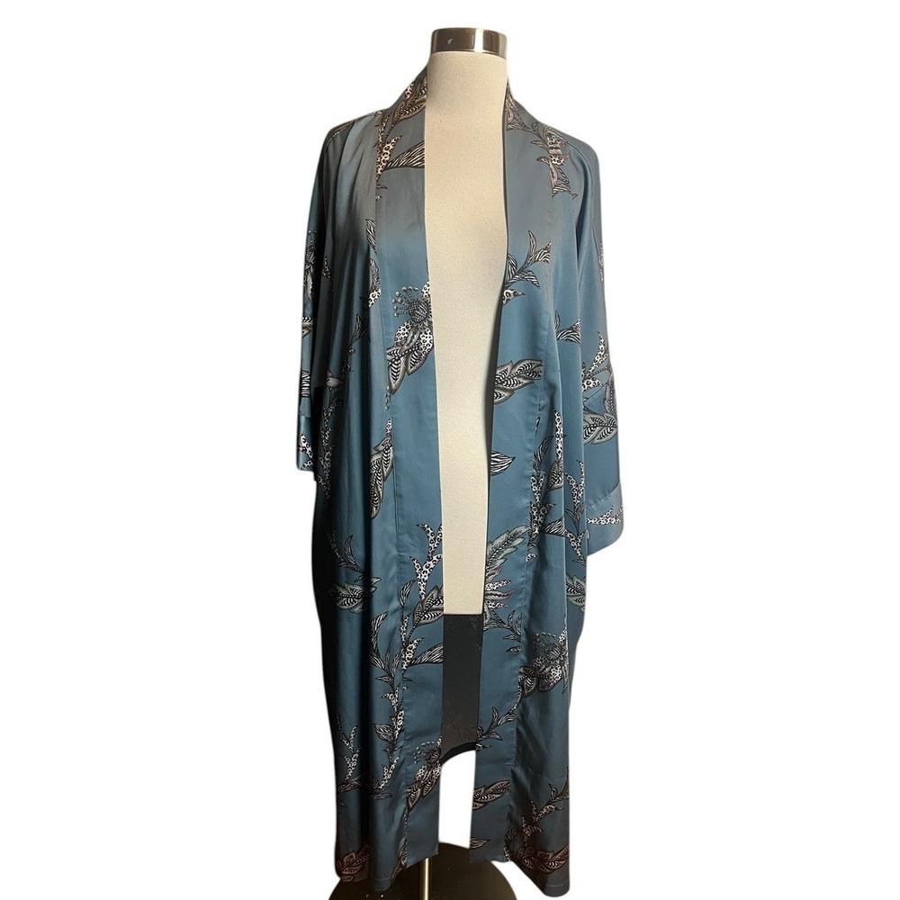 WynneLounge Satin Robe 1X Dusty Blue Floral Kimono No Belt Wynne Layers